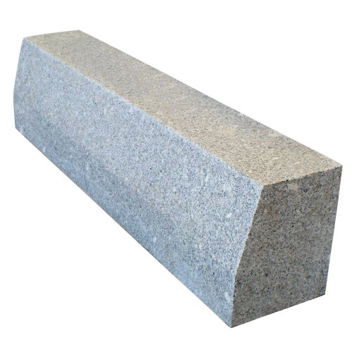 Przejdź do produktu Krawężnik granitowy 15x30 cm ze skosem góra płomieniowana