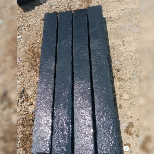 Przejdź do produktu Palisada łupana | Obrzeże Wapienne Kadappa Black Limestone 100x10x10 cm