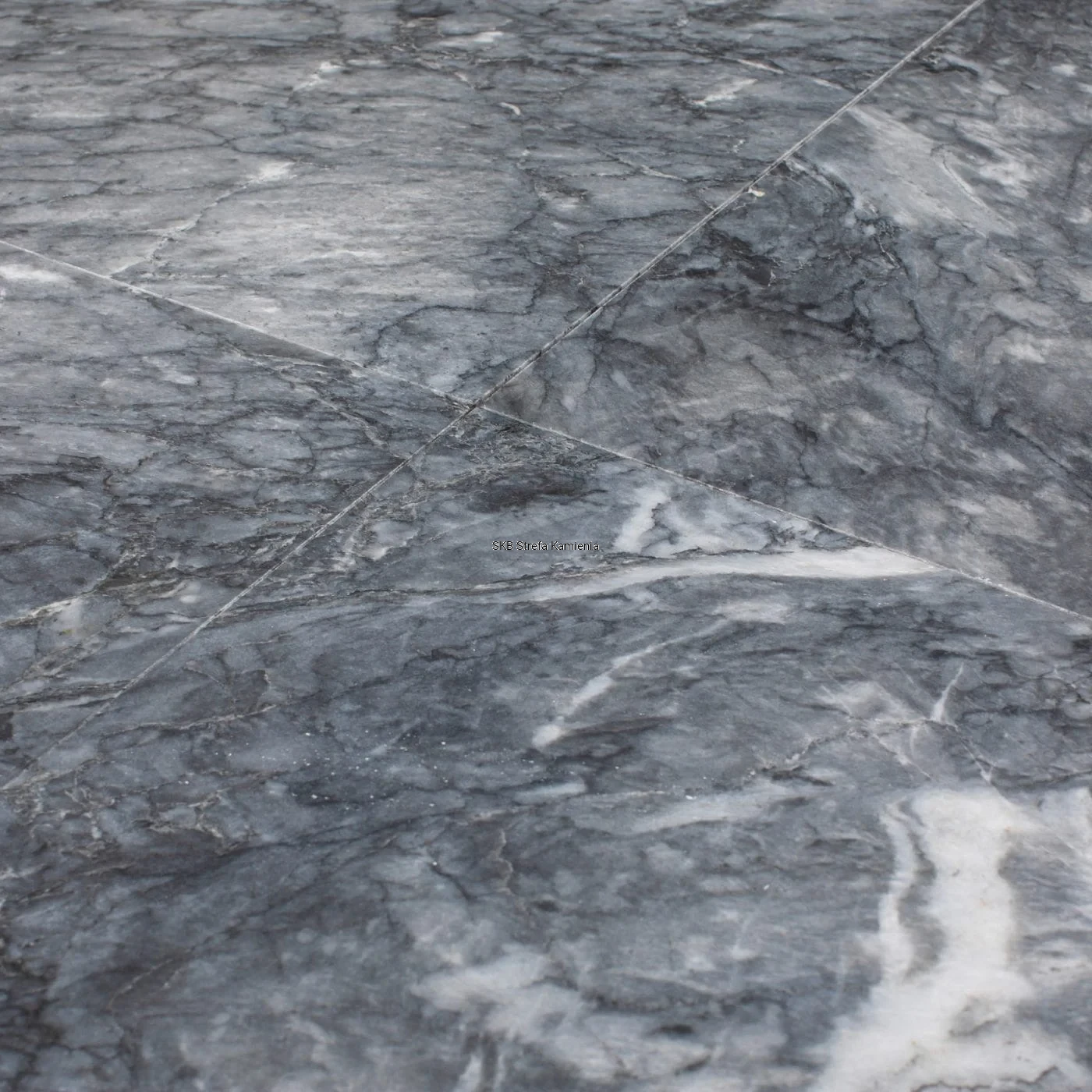 plytka-marmurowa-black-storm-bebnowana-30x30x1-cm