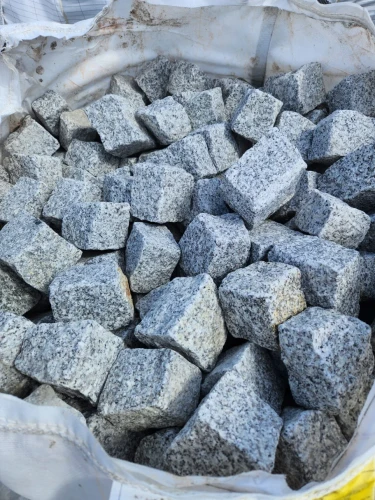 Przejdź do produktu Kostka Granitowa 7/9 -  surowo-łupana Strzegomska