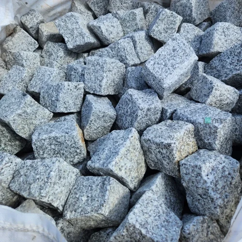 Przejdź do produktu Kostka granitowa G602 Płomieniowana - Łupana 10x10x10 cm