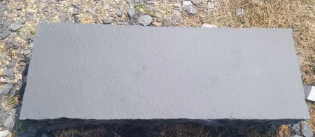 blok-schodowy-wapien-kadappa-black-limestone-100x35x15-cm-realne2