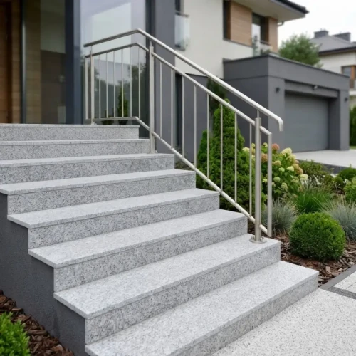 Przejdź do produktu Zestaw Stopnica - Stopień + Podstopień  Granitowy G603 New Bianco Cristal 150x33x2 / 150x15x2 Płomieniowany