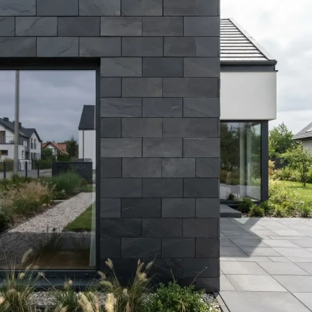 kamien-elewacyjny-dekoracyjny-lupek-black-slate-brick-10x30-cm.webp