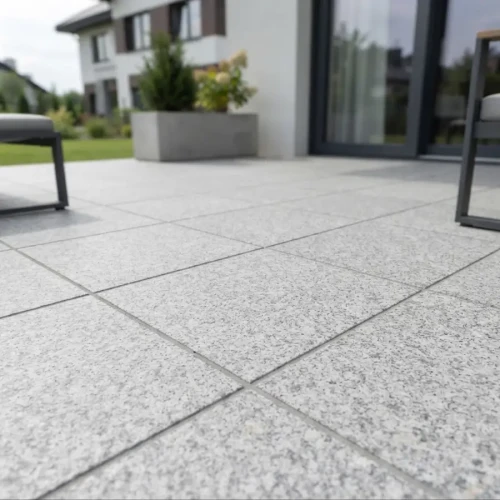 Przejdź do produktu Płyta drogowa granitowa szara płomieniowana G602 Bianco Sardo 60x60x6 cm