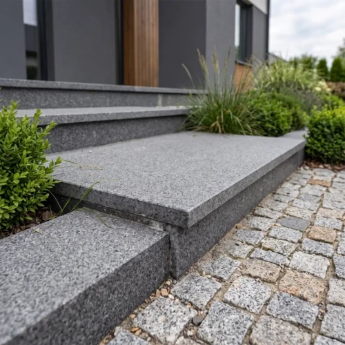 Przejdź do produktu Stopnica granitowa płomieniowana G654 New Padang Dark / Impala Grey 150x33x2 cm