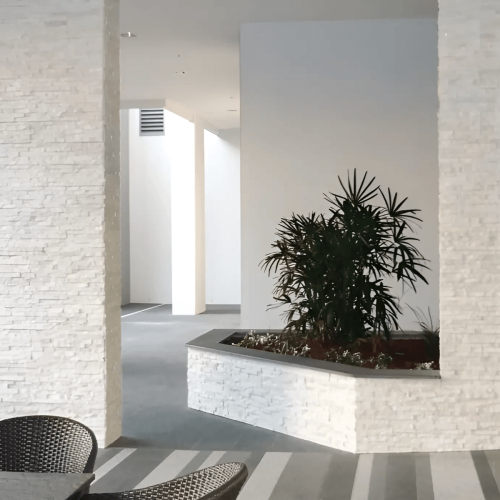 Przejdź do produktu Kamień elewacyjny-dekoracyjny marmur Pure White Stackstone 10x36 cm